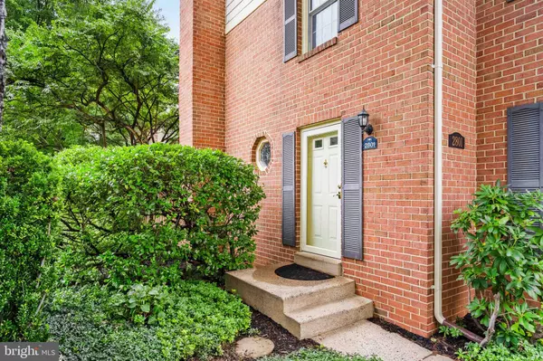 Vienna, VA 22181,2801 SHAWN LEIGH DR
