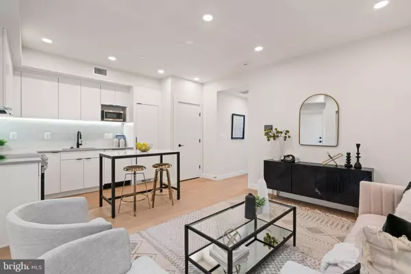 Washington, DC 20003,733 8TH ST SE #02