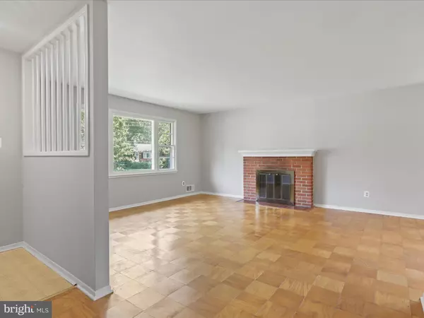 Annandale, VA 22003,7107 GALESVILLE PL