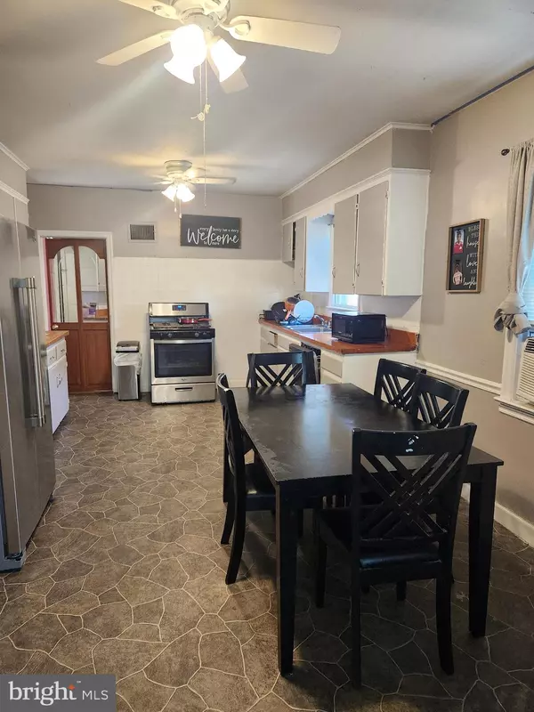 Vineland, NJ 08360,704 S VALLEY AVE