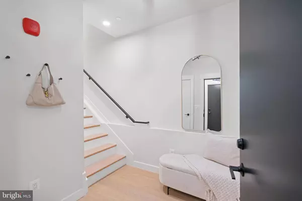 Washington, DC 20003,733 8TH ST SE #301