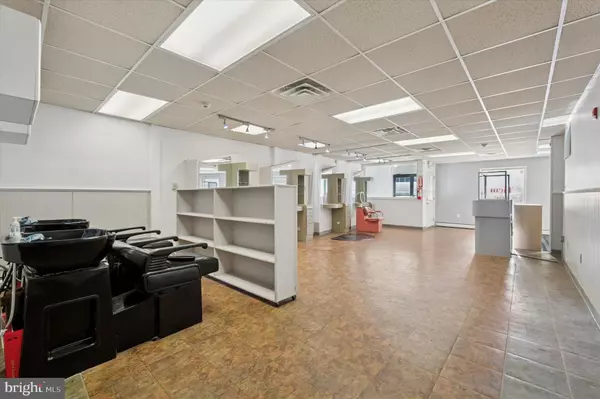 Upper Darby, PA 19082,151 LONG LN