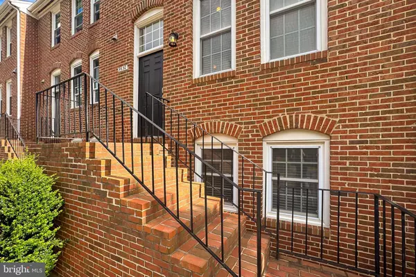 Vienna, VA 22181,9630 SUTTON CT