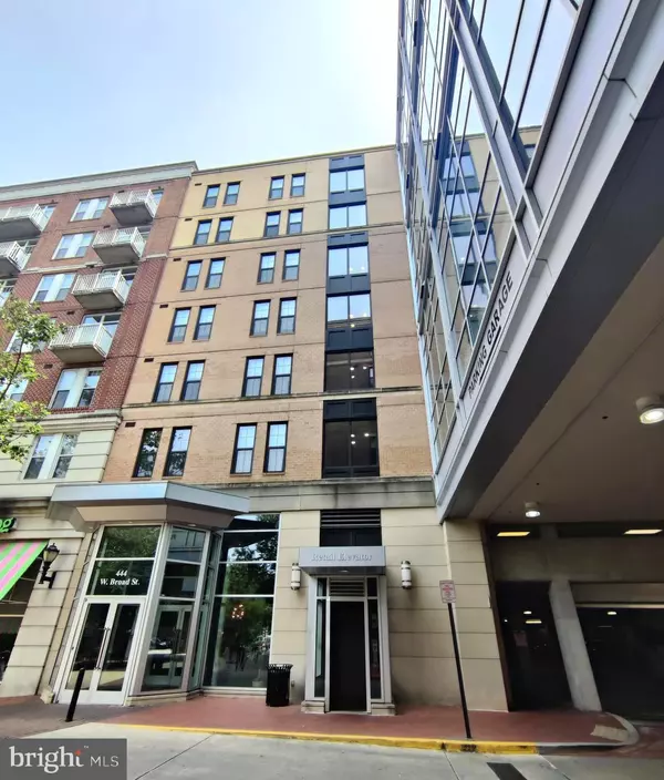 444 W BROAD ST #401, Falls Church, VA 22046