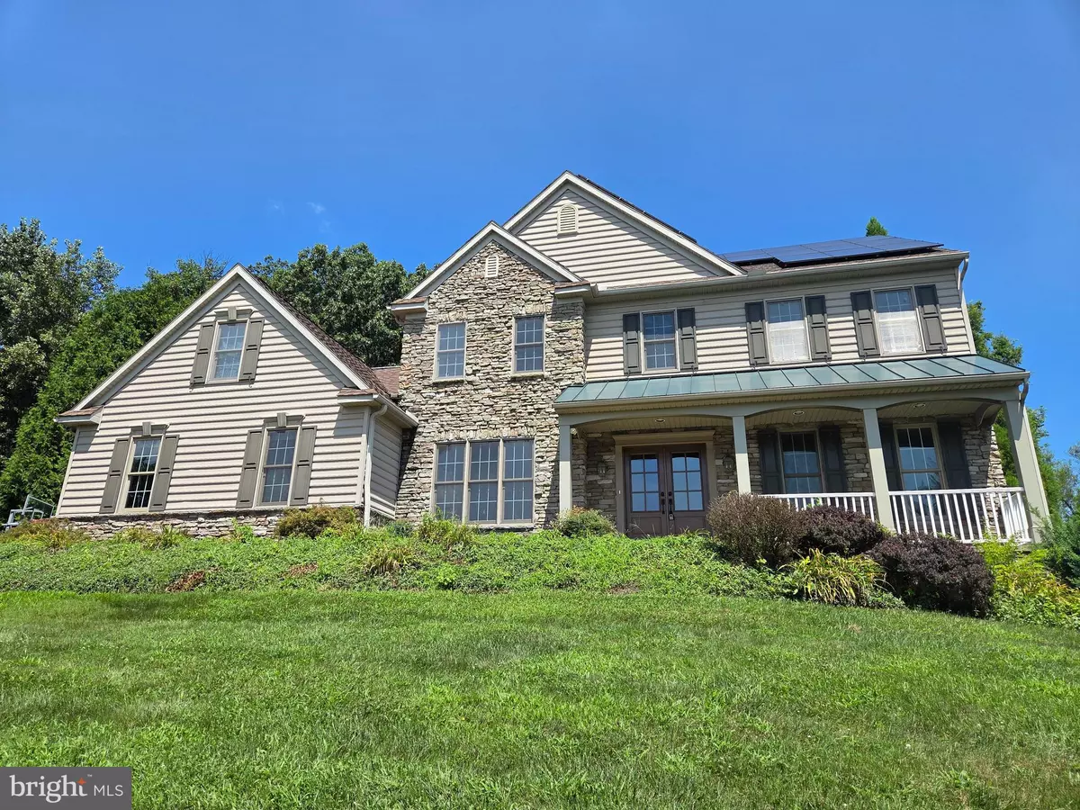 York, PA 17402,957 CASTLE POND DR