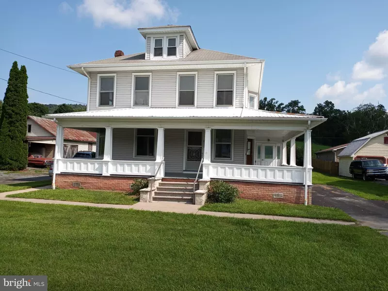 200 E AARON SQ, Aaronsburg, PA 16820