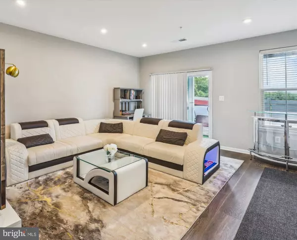 Hanover, MD 21076,7047 FOX GLOVE LN