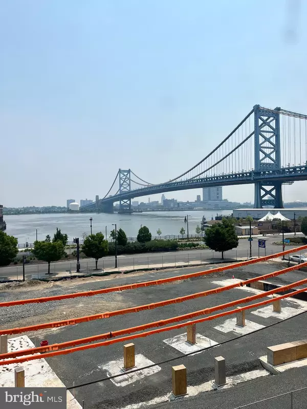 Philadelphia, PA 19106,319 N FRONT ST