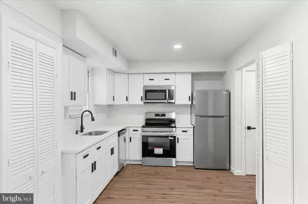 Sterling, VA 20164,920 WINDSOR CT