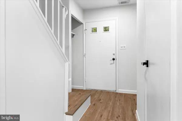 Sterling, VA 20164,920 WINDSOR CT