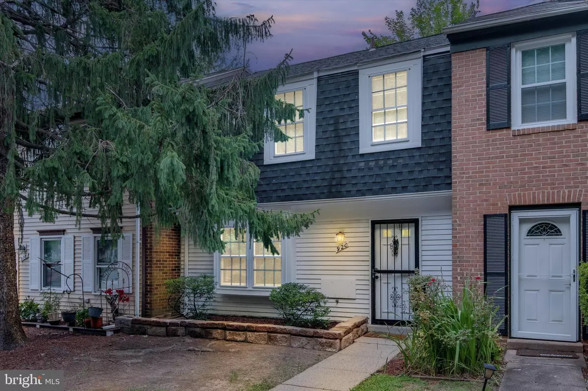 Sterling, VA 20164,920 WINDSOR CT