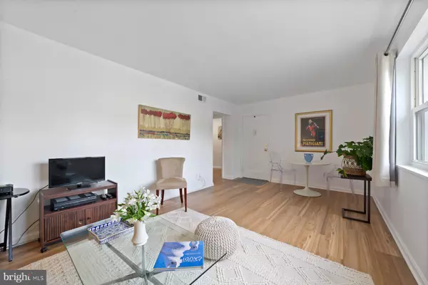 Falls Church, VA 22044,3055 PATRICK HENRY DR #101