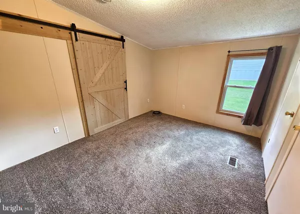 Shermans Dale, PA 17090,415 MEADOW LN