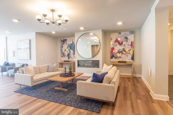 Woodbridge, VA 22193,13970 ENGLEFIELD DR #303