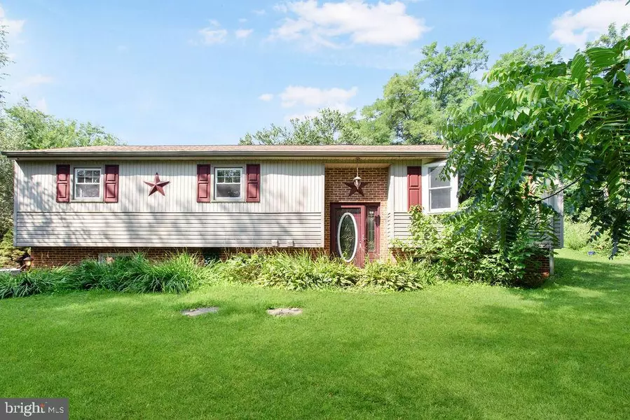 220 HOLTZAPPLE RD, Red Lion, PA 17356