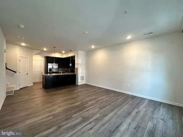 Herndon, VA 20171,13727 ENDEAVOUR DR #3G