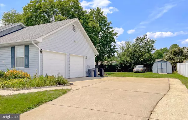 Waldorf, MD 20601,2111 COUNTRY PINES CT