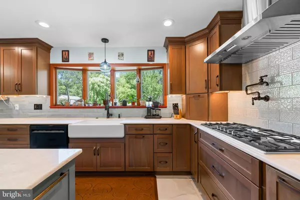 Pilesgrove, NJ 08098,11 MIMOSA LN