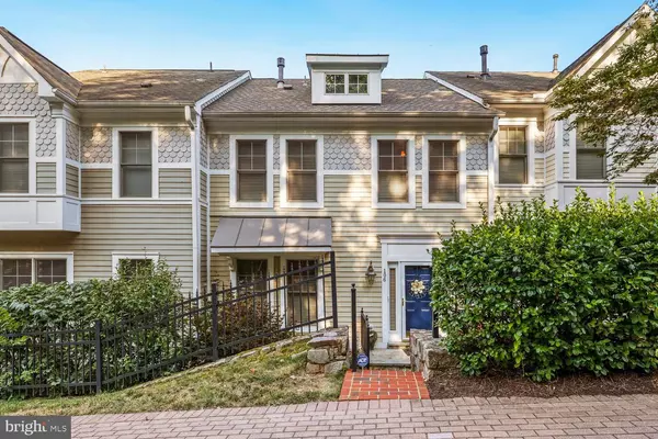 106 EDGEHILL DR, Occoquan, VA 22125