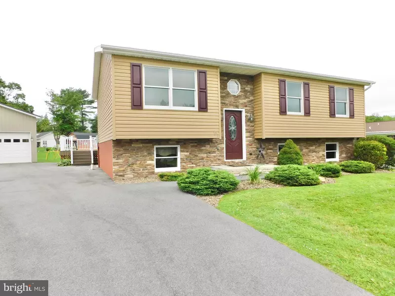 102 ALPINE DR, Altoona, PA 16602