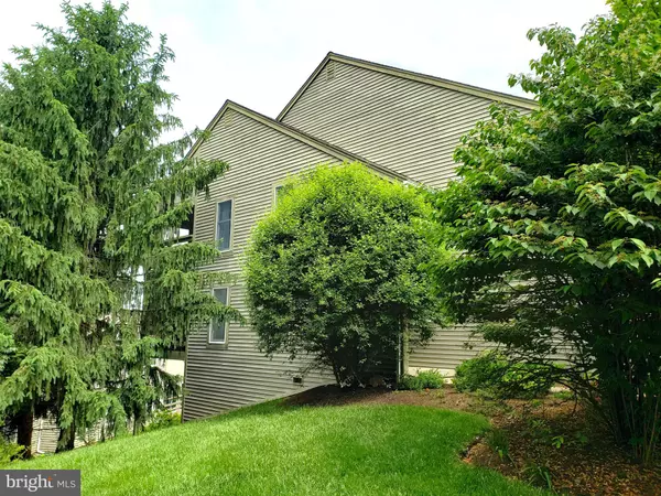 Wyomissing, PA 19610,2028 MEADOW GLN