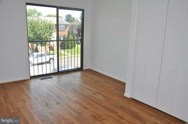 Leesburg, VA 20176,263 MEADOWS LN NE