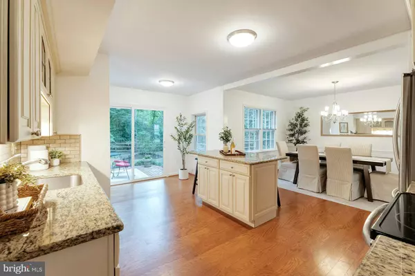 Reston, VA 20191,11522 RUNNING CEDAR RD