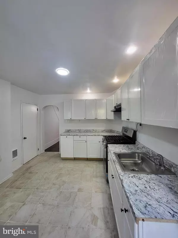 Shamokin, PA 17872,221 E CAMERON ST