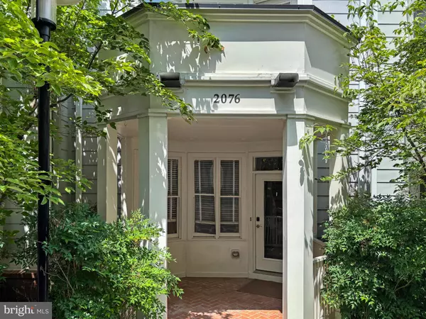 Arlington, VA 22207,2076 N OAKLAND ST