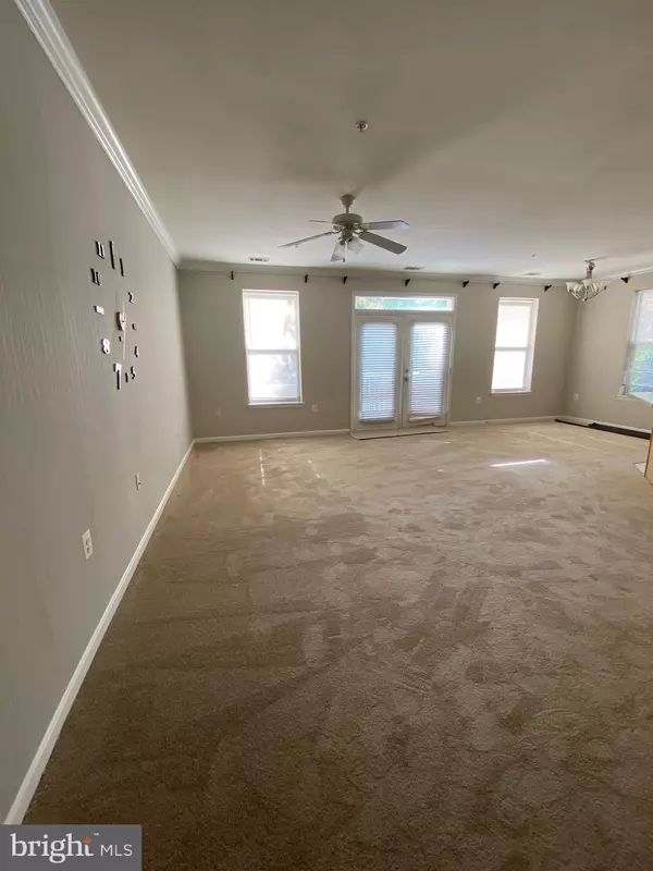 Vienna, VA 22181,9480 VIRGINIA CENTER BLVD #121