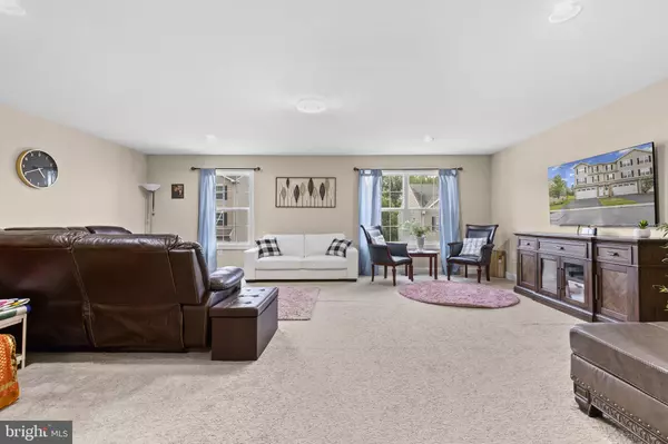 Mechanicsburg, PA 17055,828 SPRING ROCK CT