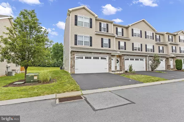 Mechanicsburg, PA 17055,828 SPRING ROCK CT
