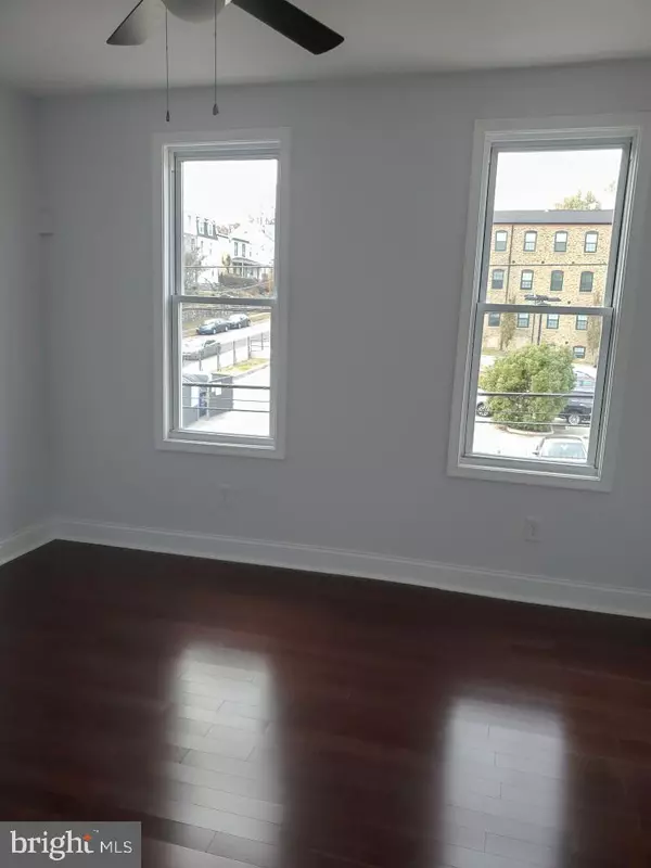 Philadelphia, PA 19128,411 SHURS LN