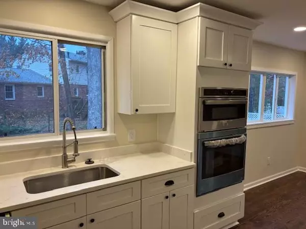 Vienna, VA 22180,402 OLD COURTHOUSE RD NE