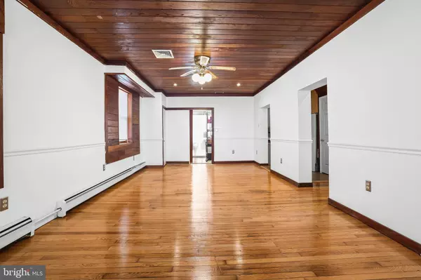 Arlington, VA 22202,2206 S FERN ST