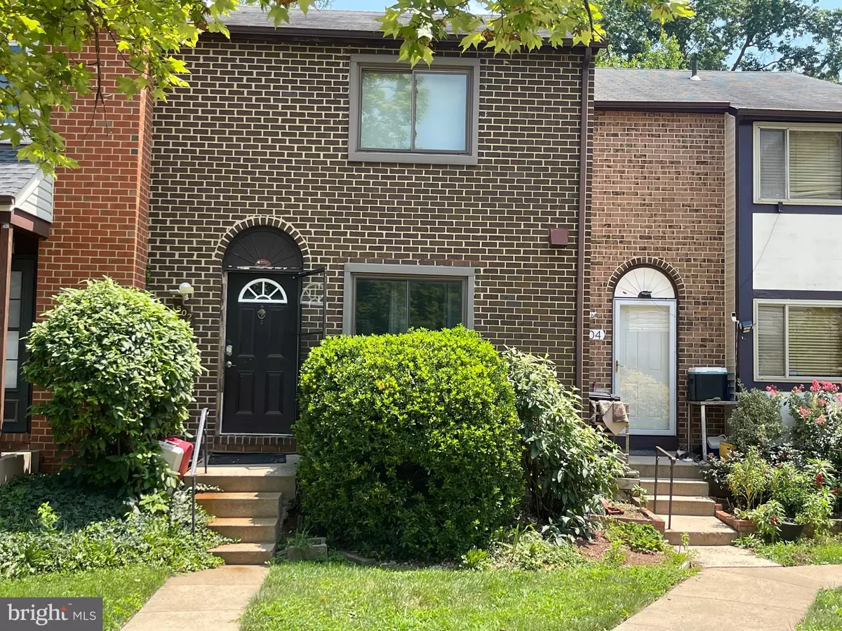 Sterling, VA 20164,502 GILES PL