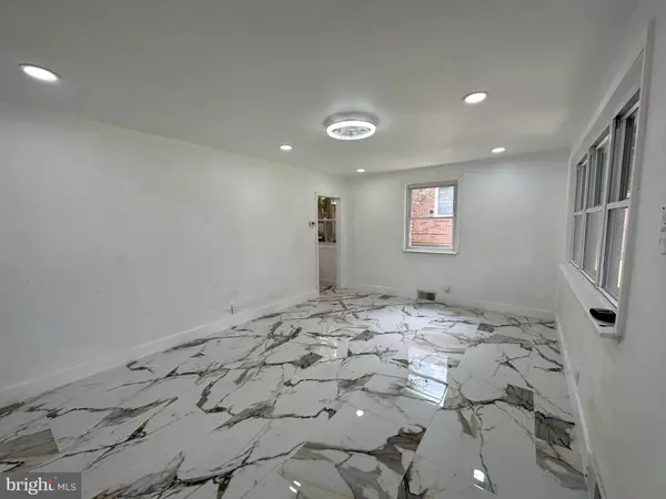 Philadelphia, PA 19116,682 RENNARD ST