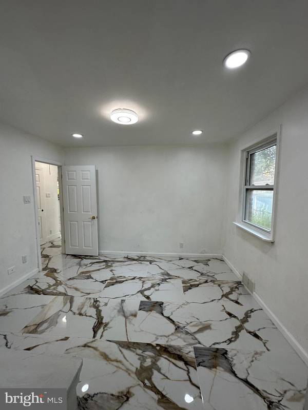 Philadelphia, PA 19116,682 RENNARD ST