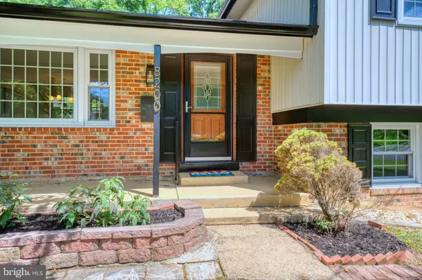 8200 OLD OAKS DR, Springfield, VA 22152