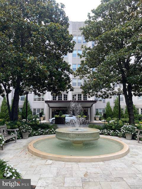 Washington, DC 20008,2737 DEVONSHIRE PL NW #327