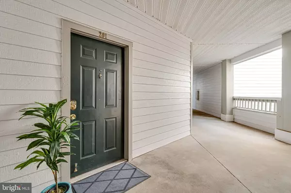 Fairfax, VA 22033,4405 FAIR STONE DR #201