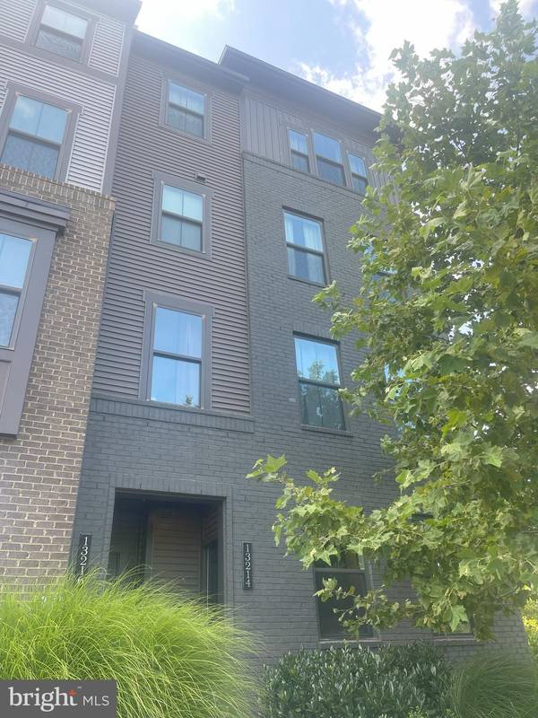 13216 WOODLAND PARK RD #1B, Herndon, VA 20171