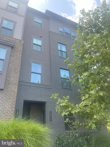 13216 WOODLAND PARK RD #1B, Herndon, VA 20171