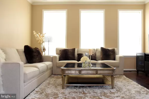 Chantilly, VA 20152,42216 DEAN CHAPEL SQ