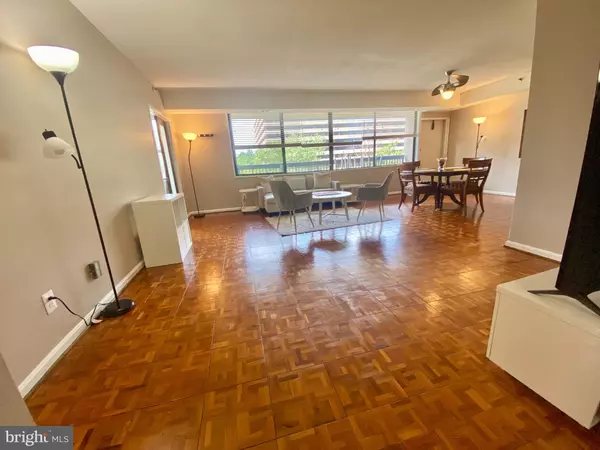 Falls Church, VA 22041,3713 S GEORGE MASON DR #407W