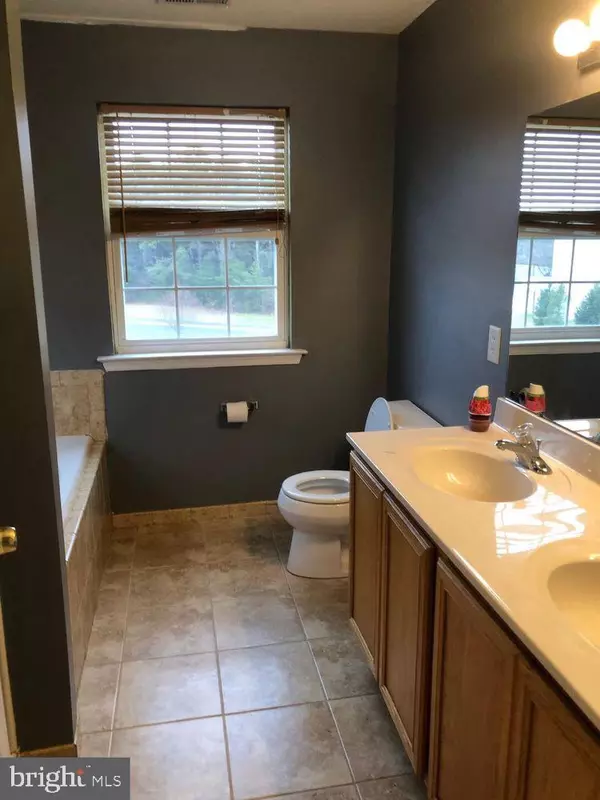 Sicklerville, NJ 08081,61 TAILOR LN