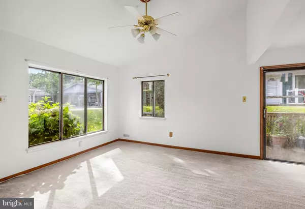 West Deptford, NJ 08066,17 MAPLEWOOD CT