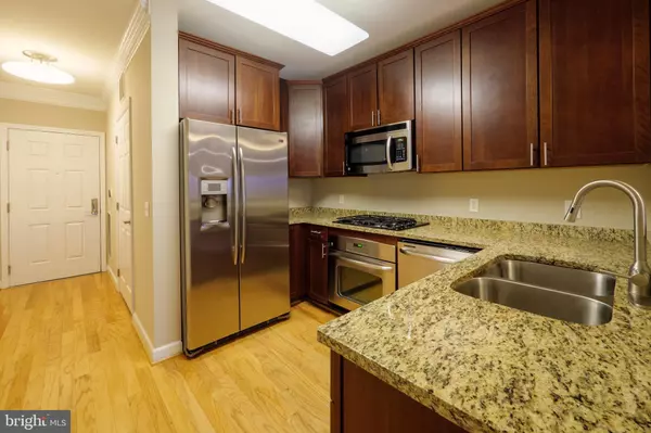 Arlington, VA 22207,2101 N MONROE ST #105