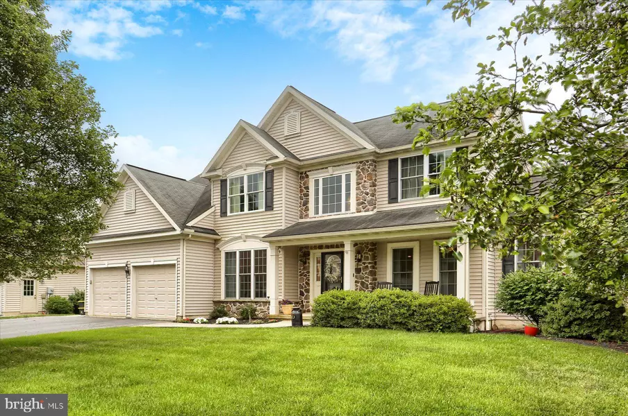16 BLACKBERRY LN, Palmyra, PA 17078