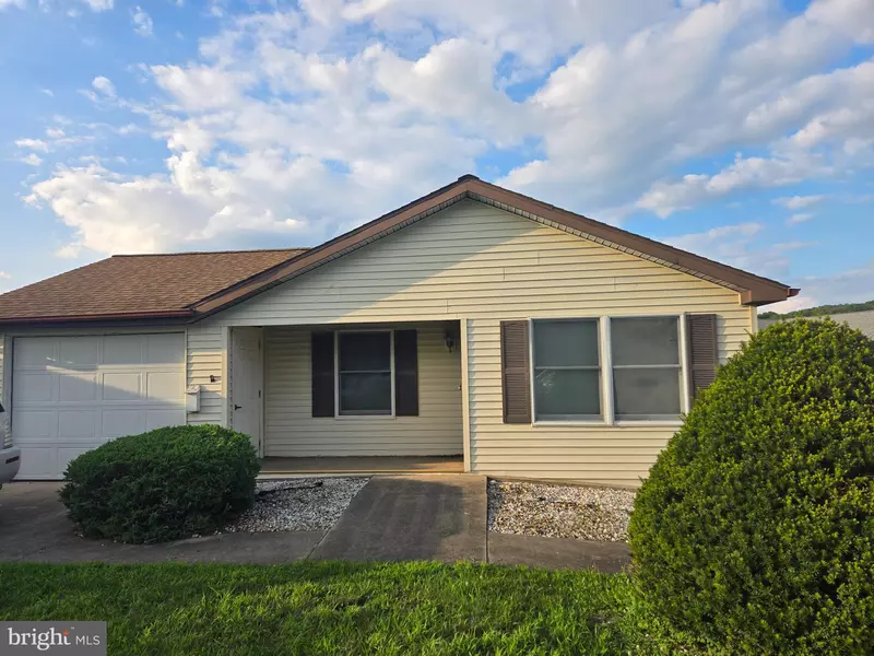 555 HONEYSUCKLE CT, Pine Grove, PA 17963